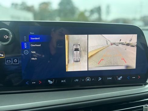 New 2026 Chevrolet Traverse LT w/ Sun and Wheel Package image 3