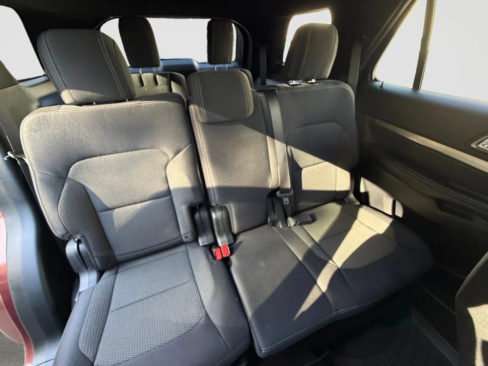 Used 2018 Ford Explorer XLT w/ Equipment Group 201A AWD/4WD image 19