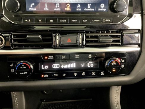 Used 2024 Nissan Pathfinder Platinum w/ Lighting Package (N92) AWD/4WD image 37