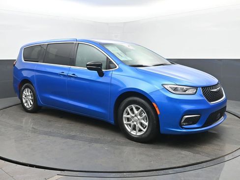 New 2026 Chrysler Pacifica Select image 7