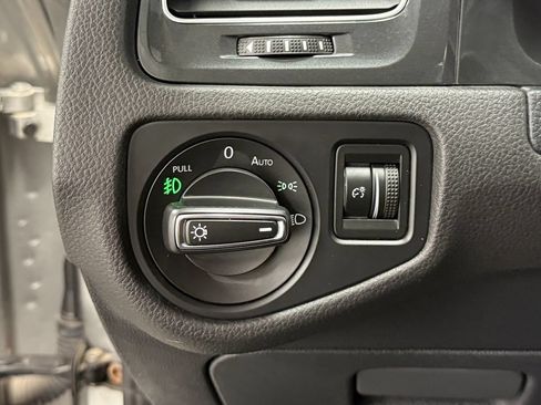 Used 2018 Volkswagen Golf SE FWD image 19