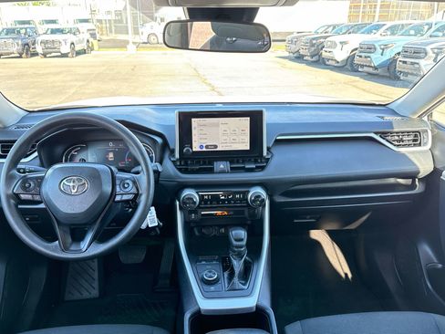 Used 2024 Toyota RAV4 LE AWD/4WD image 14