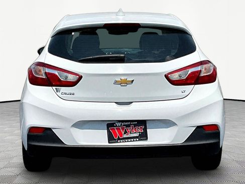 Used 2018 Chevrolet Cruze LT w/ Convenience Package FWD image 5