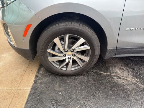 Used 2024 Chevrolet Equinox Premier image 2