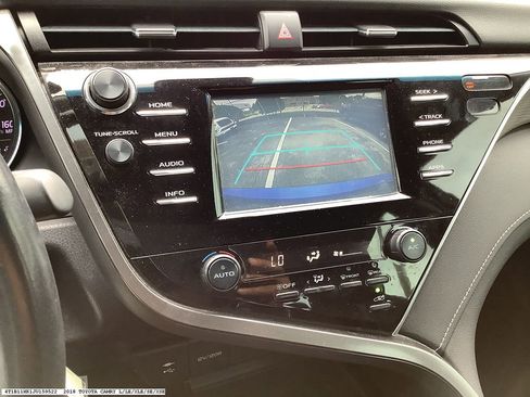 Used 2018 Toyota Camry SE w/ Moonroof Package image 9