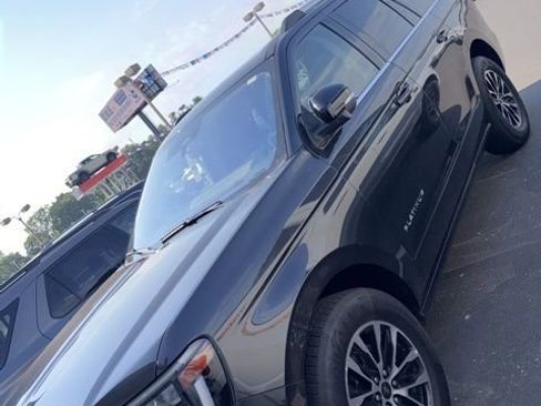 Used 2025 Ford Expedition Platinum AWD/4WD image 1