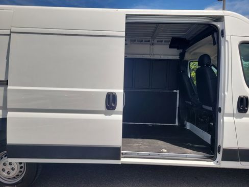 Used 2025 RAM ProMaster 2500 w/ Convenience Group FWD image 13