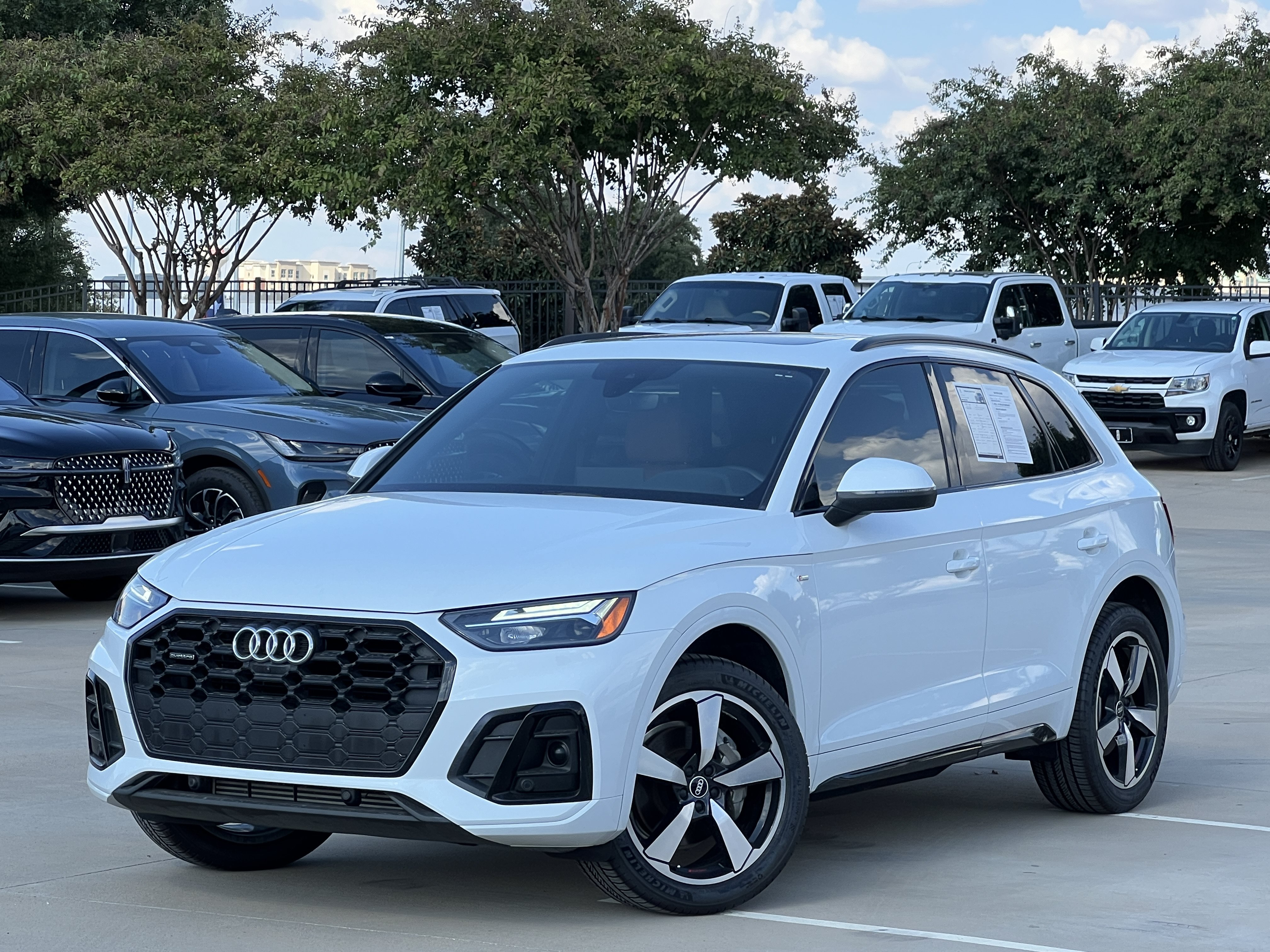 Used 2022 Audi Q5 2.0T Premium Plus w/ Premium Plus Package AWD/4WD image 2