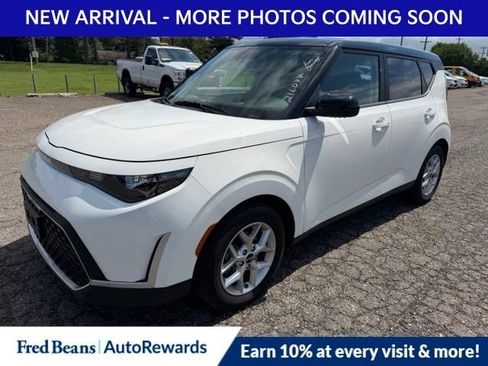 Used 2023 Kia Soul S FWD image 3