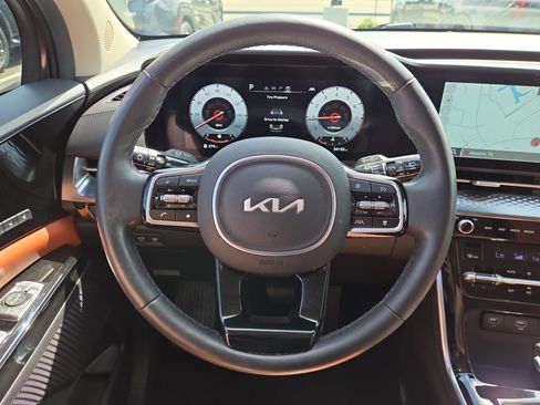 Used 2023 Kia Carnival SX Prestige FWD image 13