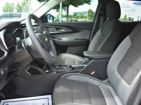 Used 2023 Chevrolet TrailBlazer LT FWD image 14