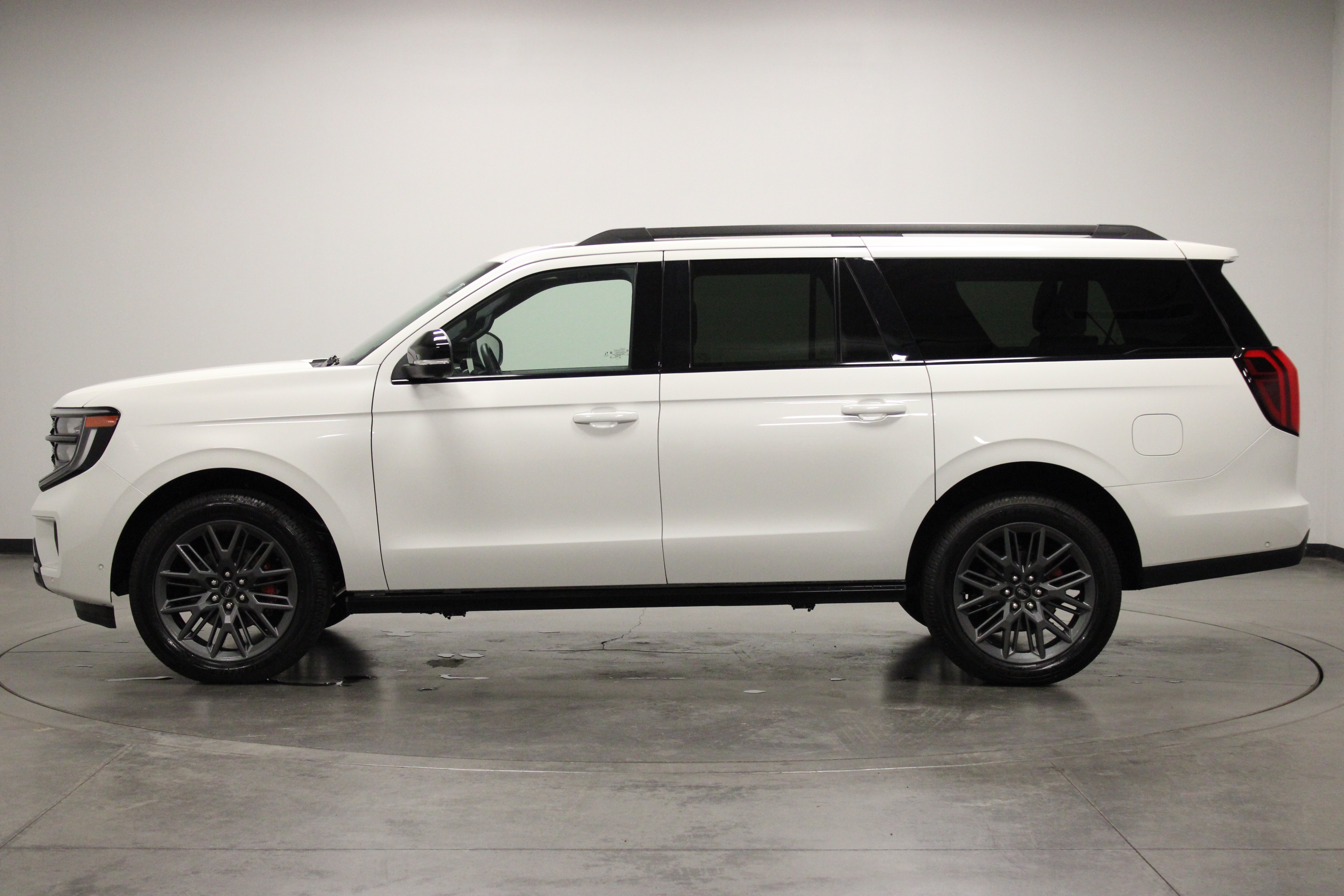 Used 2025 Ford Expedition Max Platinum w/ Stealth Performance Package AWD/4WD image 5