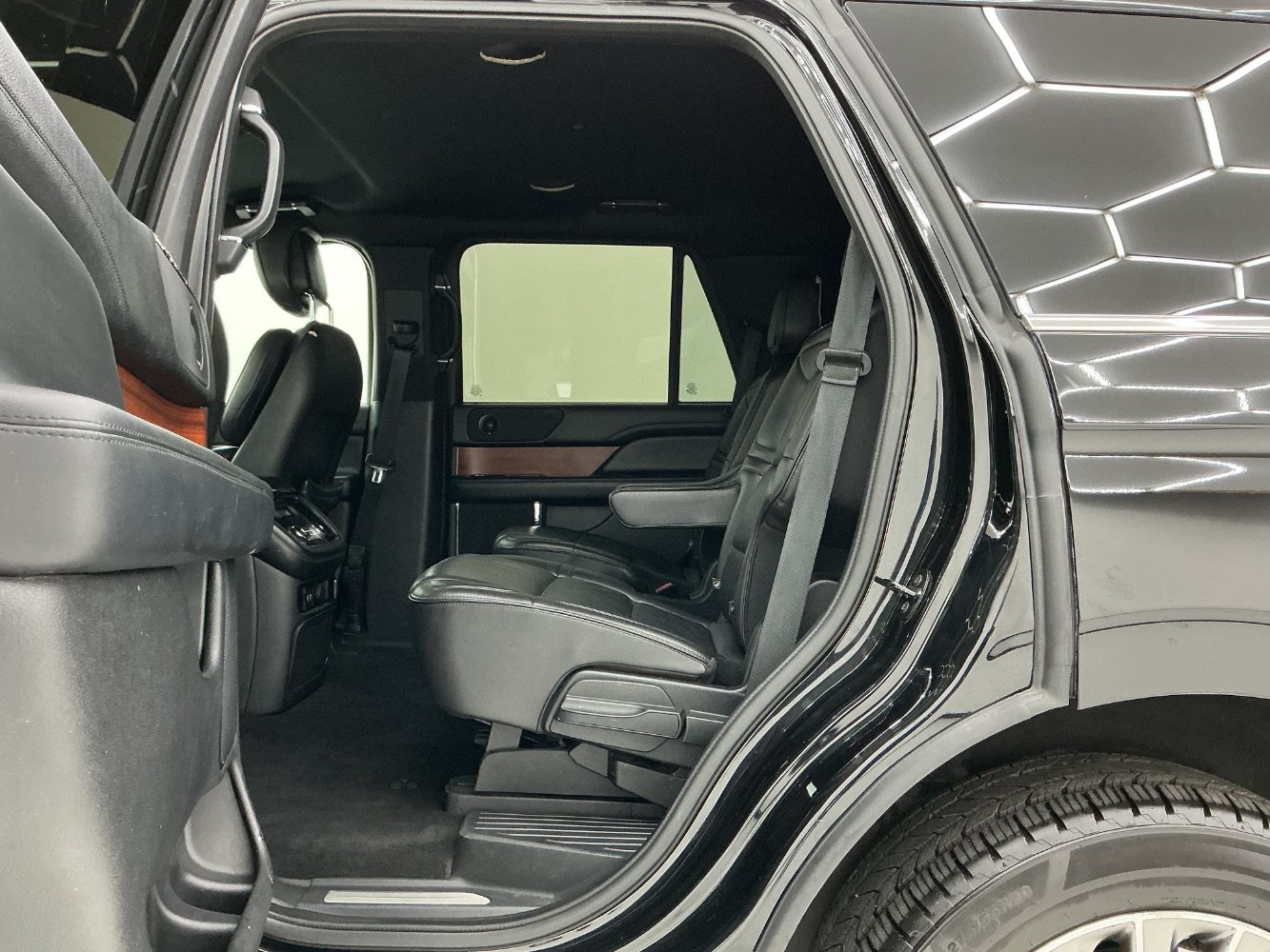 Used 2018 Lincoln Navigator Premiere RWD image 22