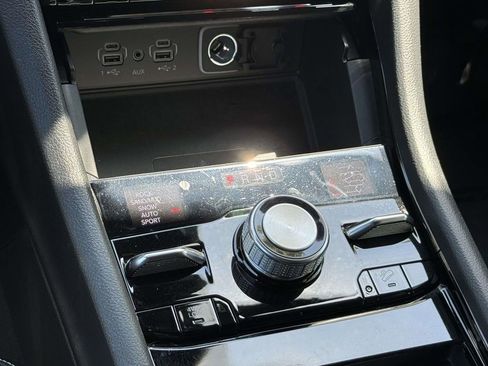 Used 2023 Jeep Grand Cherokee Overland w/ Luxury Tech Group IV AWD/4WD image 17