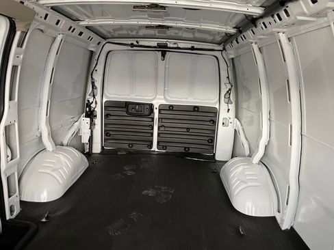 New 2025 Chevrolet Express 3500 w/ Driver Convenience Package image 18