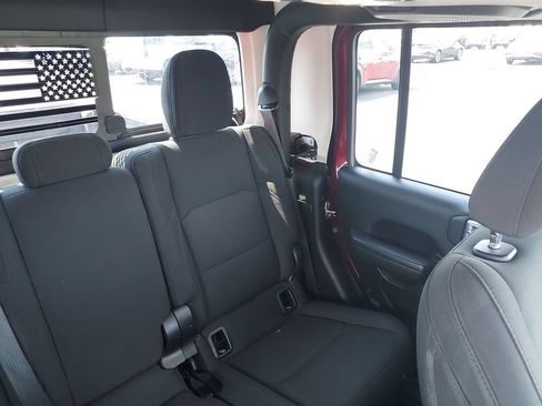 Used 2021 Jeep Gladiator Sport AWD/4WD image 14