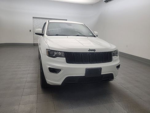 Used 2018 Jeep Grand Cherokee Altitude RWD image 14