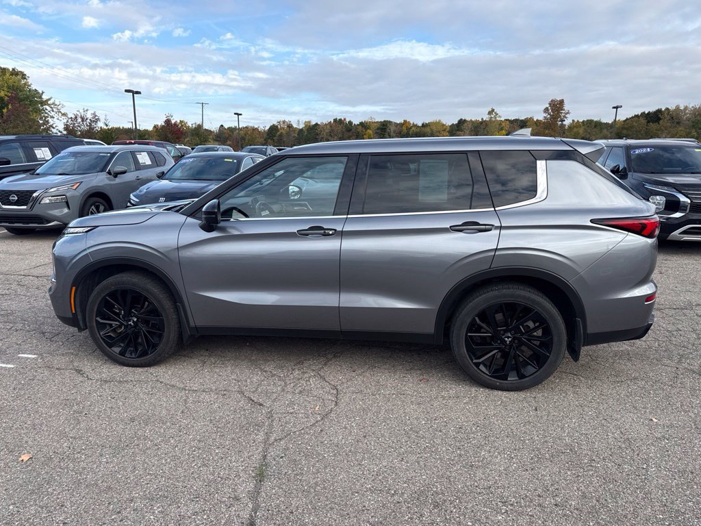 Used 2023 Mitsubishi Outlander SE Black Edition AWD/4WD image 8