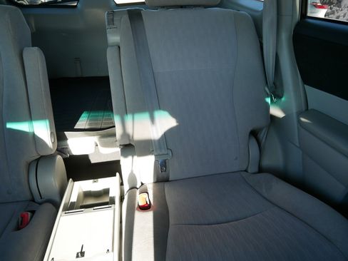 Used 2011 Toyota Highlander 2WD w/ Cold Weather Pkg image 14