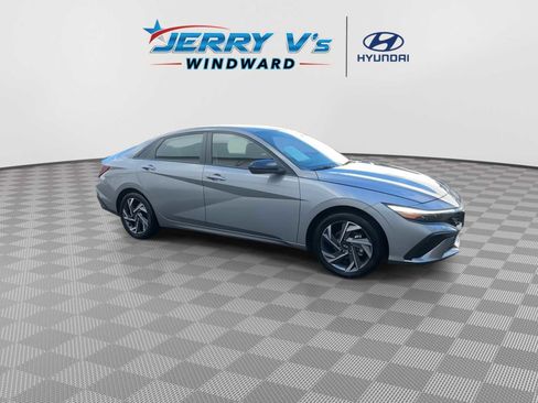Used 2025 Hyundai Elantra Sport image 2