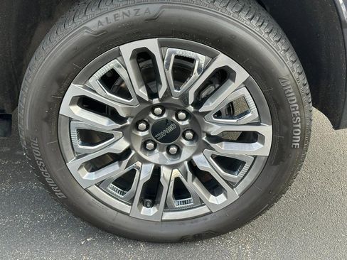 Used 2023 GMC Yukon Denali Ultimate image 6