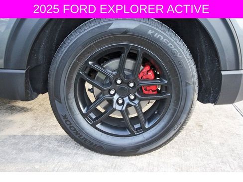 Used 2025 Ford Explorer Active RWD image 30