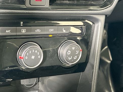 Used 2023 Volkswagen Taos SE image 19