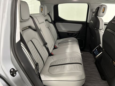 Used 2022 Rivian R1T Adventure image 22