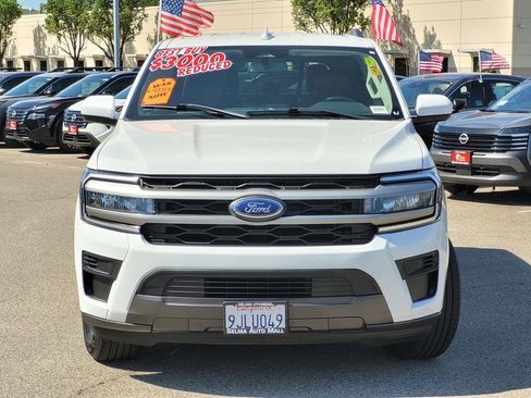 Used 2024 Ford Expedition XLT AWD/4WD image 3