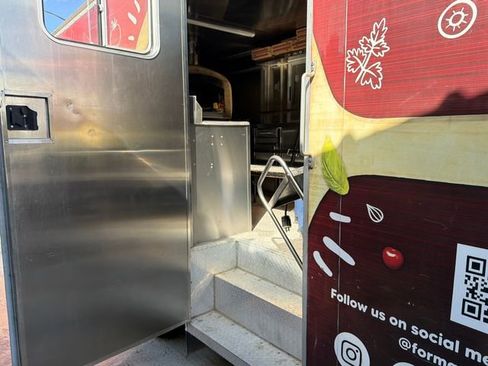 Used 2009 Ford E-350 and Econoline 350 Super Duty image 24