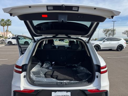 Used 2026 Genesis GV70 2.5T Select image 34