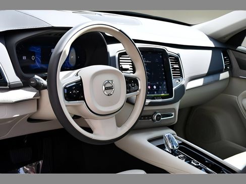 Certified 2024 Volvo XC90 B6 Ultimate w/ Protection Package Premier AWD/4WD image 13