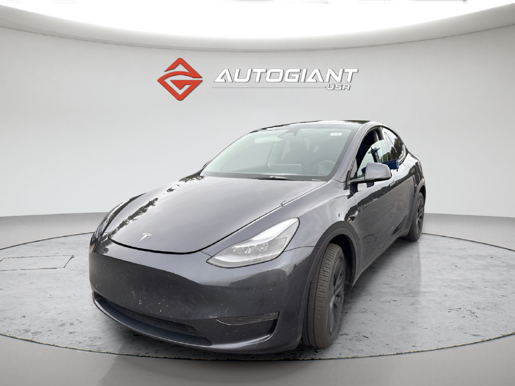 Used 2024 Tesla Model Y Long Range AWD/4WD image 1