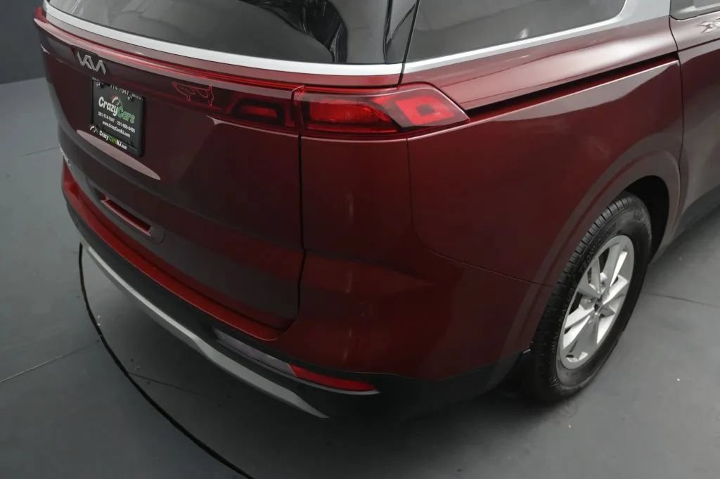 Used 2023 Kia Carnival LX FWD image 16