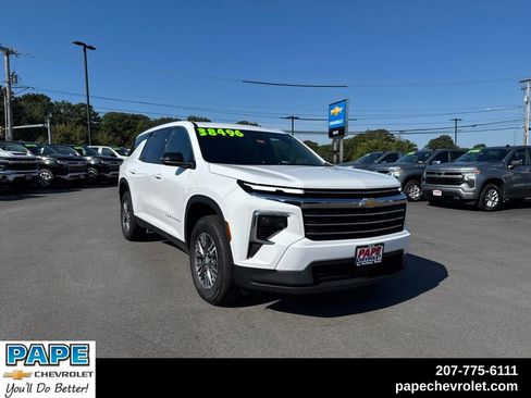 Used 2025 Chevrolet Traverse LT AWD/4WD image 1