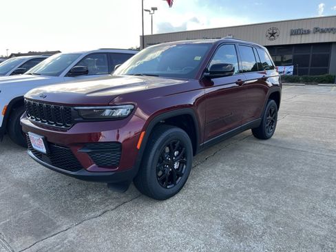 New 2025 Jeep Grand Cherokee Altitude image 3