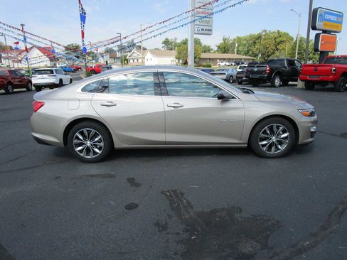 Used 2024 Chevrolet Malibu LT image 1