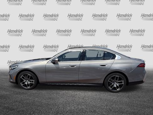 Used 2025 BMW i5 eDrive40i w/ Premium Package image 7