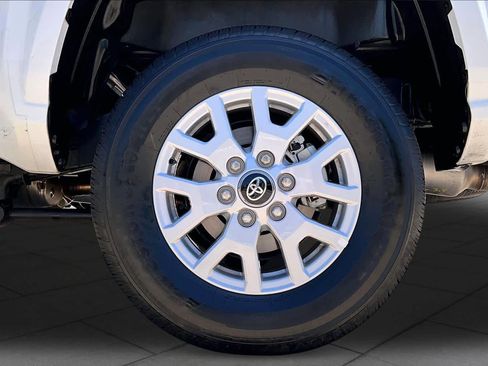 Used 2025 Toyota Tacoma SR5 AWD/4WD image 11