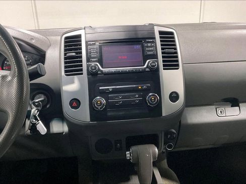 Used 2017 Nissan Frontier SV image 8