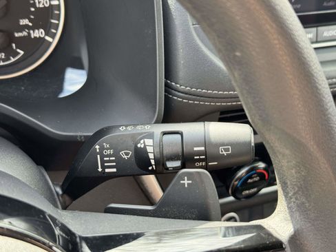 Used 2023 Nissan Rogue SV image 21