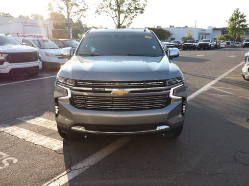 Used 2023 Chevrolet Suburban Premier RWD image 3