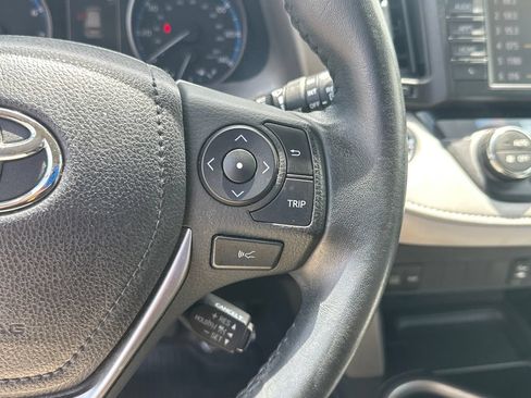 Used 2017 Toyota RAV4 XLE AWD/4WD image 14