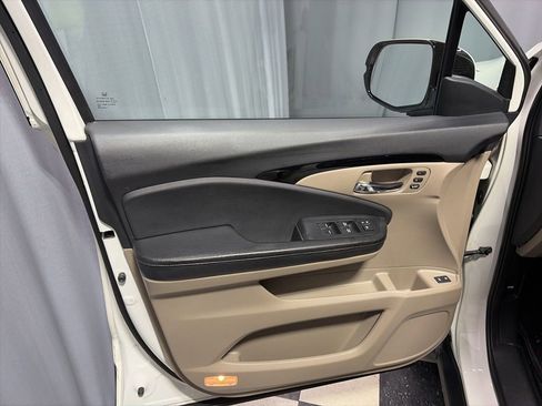 Used 2016 Honda Pilot Touring image 19