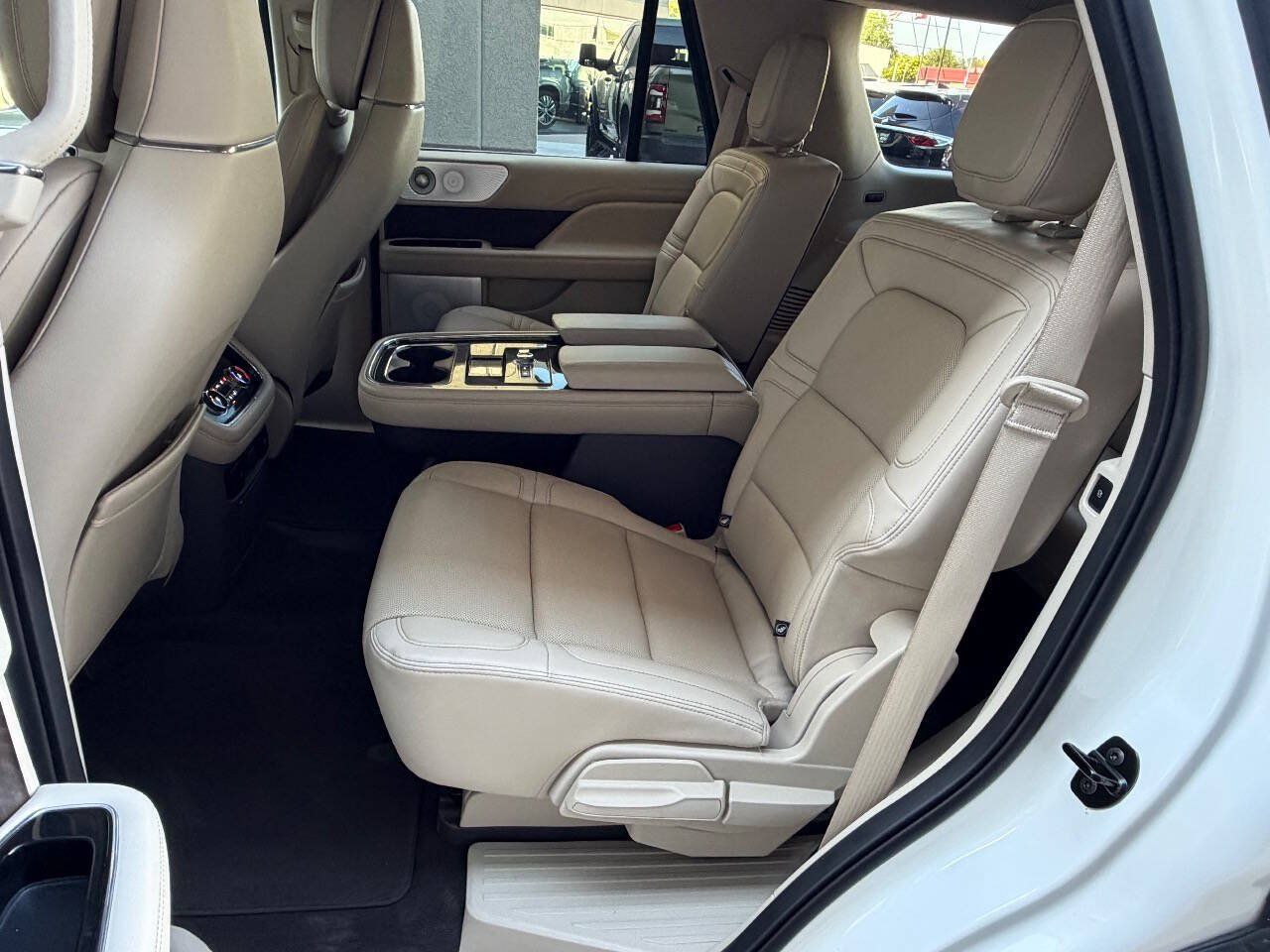 Used 2021 Lincoln Navigator Reserve w/ Luxury Package AWD/4WD image 21