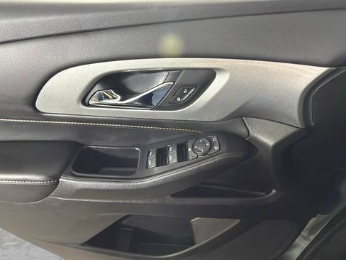 Used 2021 Chevrolet Traverse LS image 23