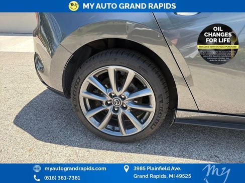 Used 2020 MAZDA MAZDA3 Hatchback w/ Preferred Package FWD image 32