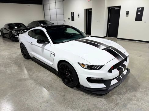 Used 2017 Ford Mustang Shelby GT350R w/ GT350R Equipment Group 920A RWD image 3