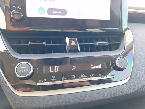 Used 2024 Toyota Corolla LE image 27