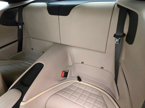 Used 2022 Ferrari Roma RWD image 18